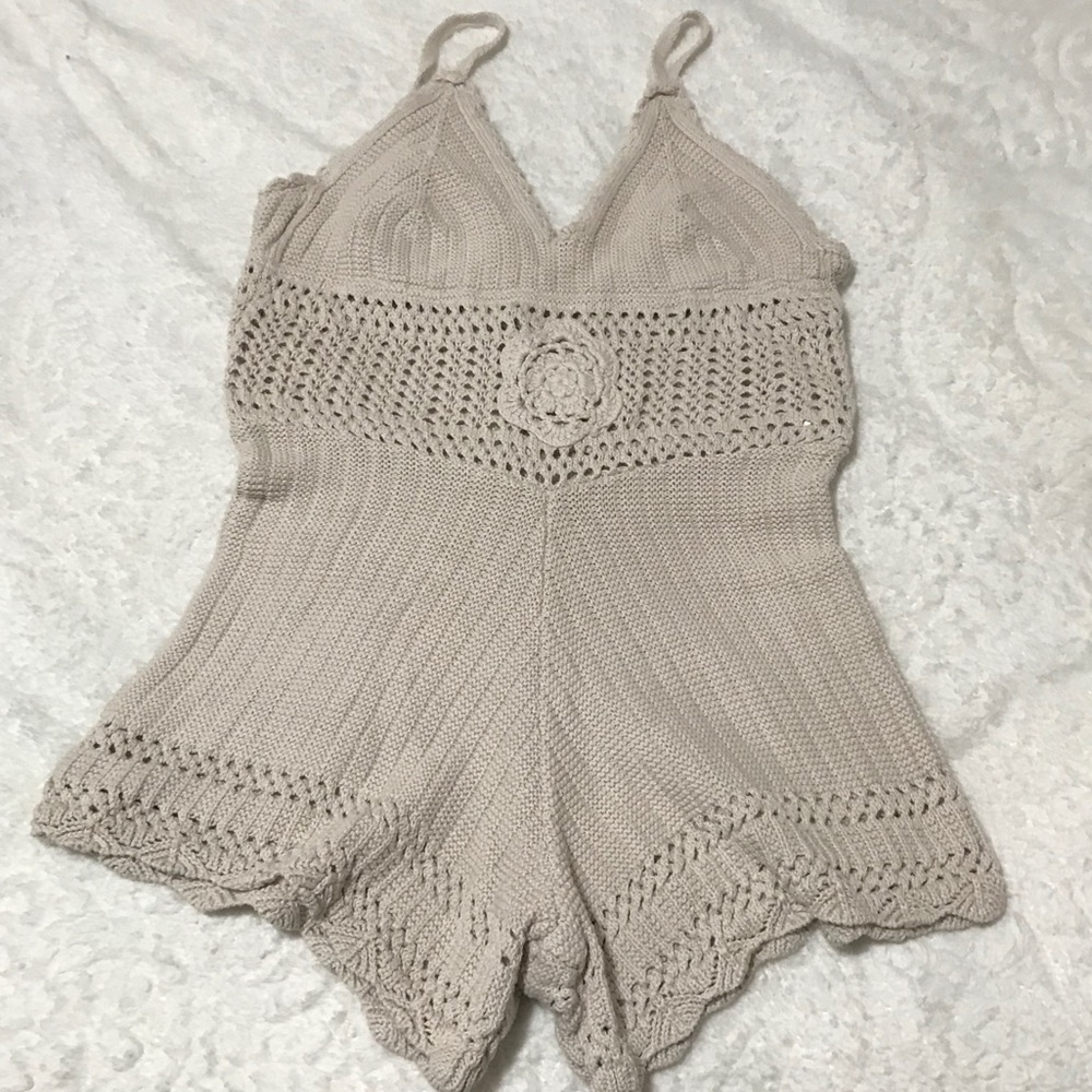 >Cute crochet/knit tan romper!!